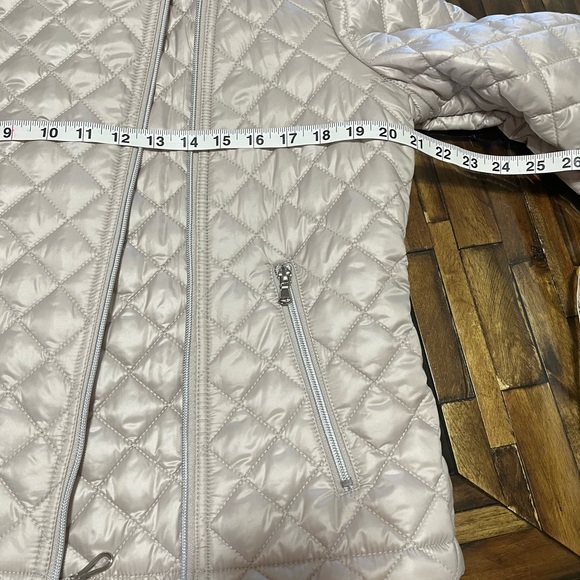 Kenneth Cole New York Women’s Cream Ruched Zippered Jacket Size Medium - Picture 12 of 13